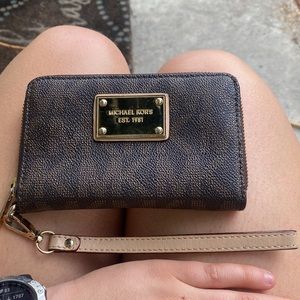Michael Kors Leather Wristlet Wallet
